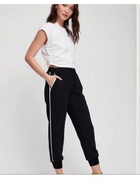 Aritzia Wilfred Black Buffon
Jogger Pants with side stripe Sz
 Small